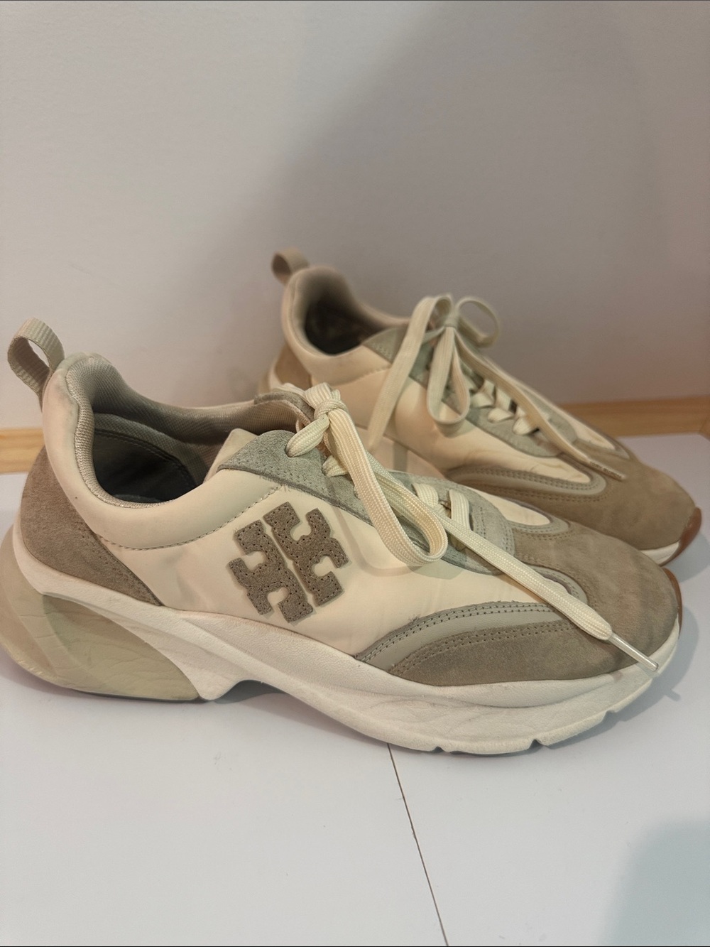 Tory Burch Good Luck Trainer Sneakers Size 9 Ivory Taupe